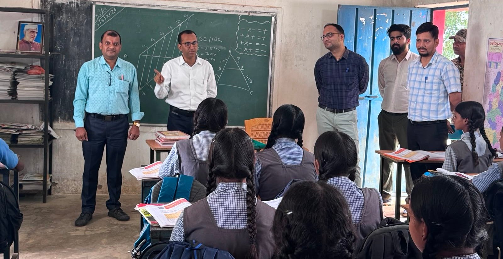 सीतापुर दौरे पर कलेक्टर अजीत वसंत, जनपद कार्यालय, स्कूलों और प्रोसेसिंग यूनिट का किया निरीक्षण !