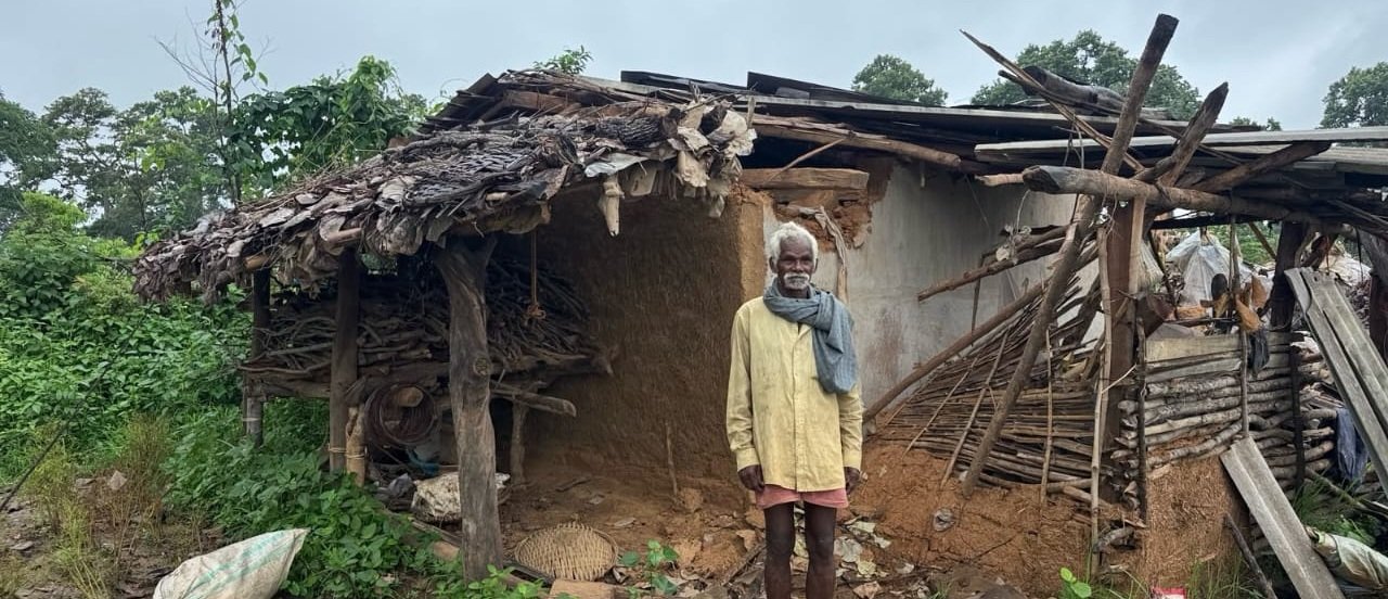 रिहायशी इलाके में हाथी का आतंक, तीन घरों को तोड़ा, छह दिनों से लगातार मचा रहा उत्पात !