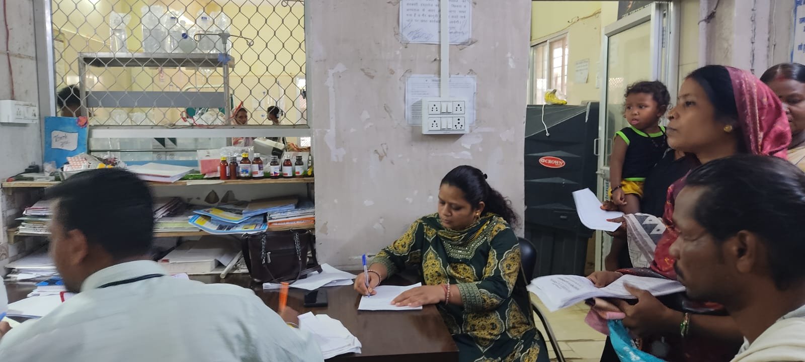 एमसीबी के सरकारी अस्पतालों में दवाओं की कमी का आरोप, मरीजों की जेब पर पड़ रहा अतिरिक्त भार